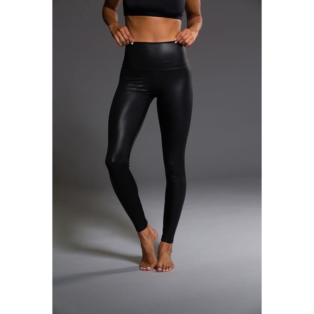 Onzie Hot Yoga High Rise Legging 228 Black Geo M/L